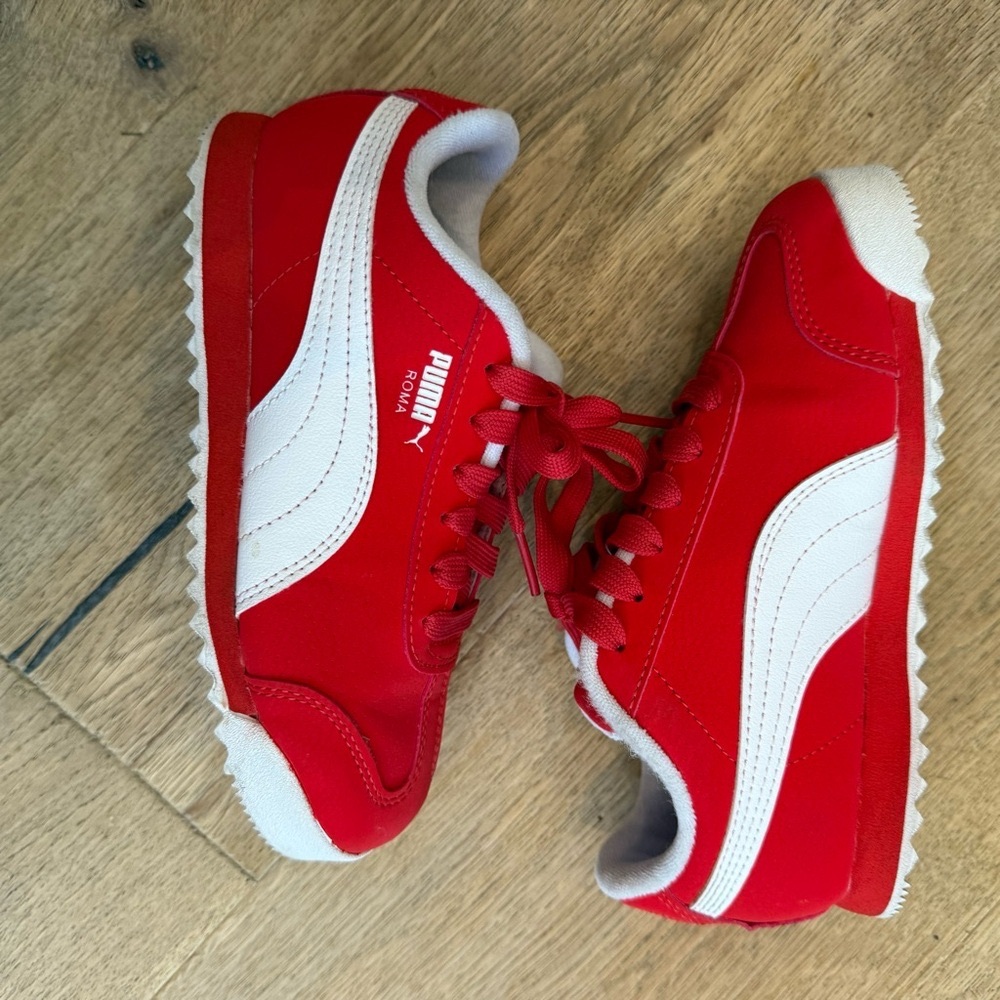 Puma Red Sneakers Vibrant Athletic Design almost new
